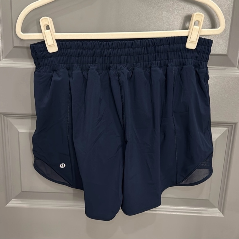 lululemon hotty hot 4” shorts